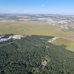 Flugwegposition um 16:32:20: Aufgenommen in der Nähe von Wiener Neustadt, Österreich in 643 Meter